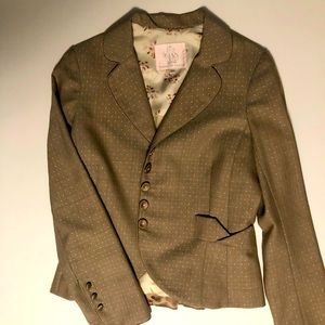 Stunning camel blazer with small pale pink accent